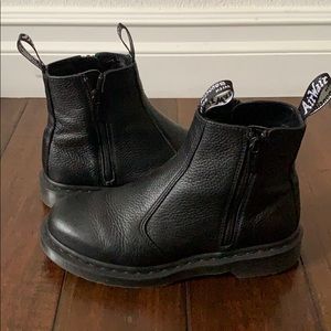 Dr. Marten 2976 zip black leather Chelsea boots